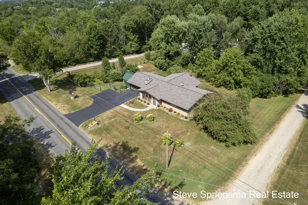 4372 Cordes Avenue NW Alpine Township MI 49321