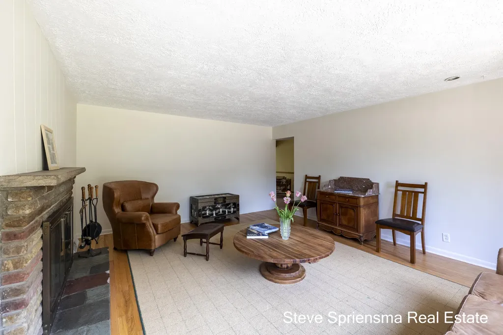 4372 Cordes Avenue NW Alpine Township MI 49321