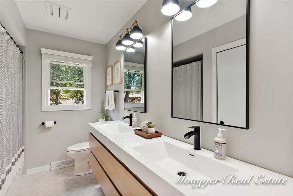 1758 Greenwoods Drive Georgetown Charter Township MI 49428