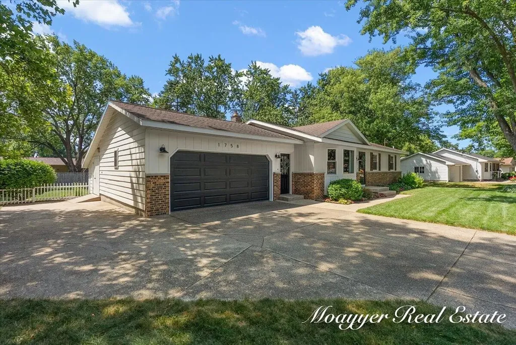 1758 Greenwoods Drive Georgetown Charter Township MI 49428