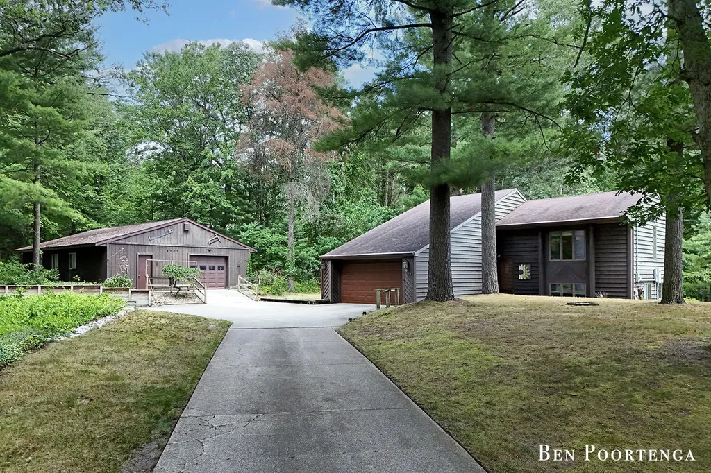 8707 White Fawn Trail NE Cannon Township MI 49341