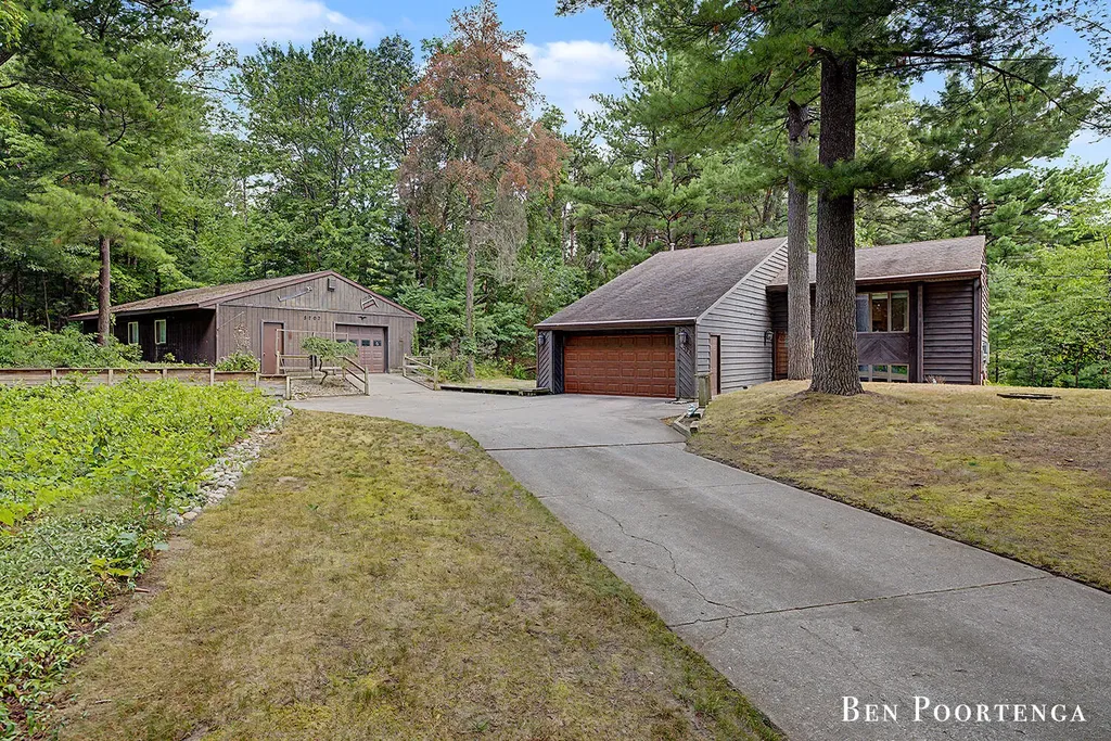 8707 White Fawn Trail NE Cannon Township MI 49341