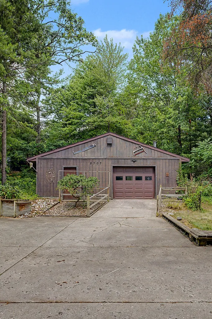 8707 White Fawn Trail NE Cannon Township MI 49341