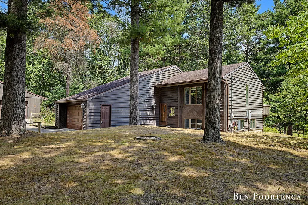 8707 White Fawn Trail NE Cannon Township MI 49341
