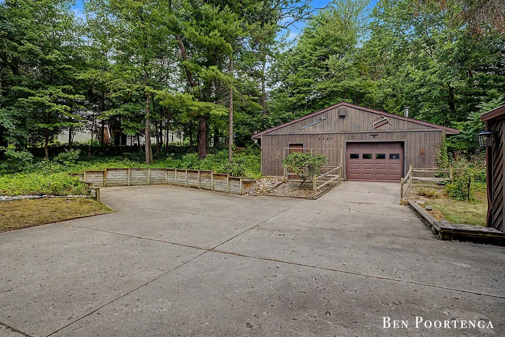 8707 White Fawn Trail NE Cannon Township MI 49341