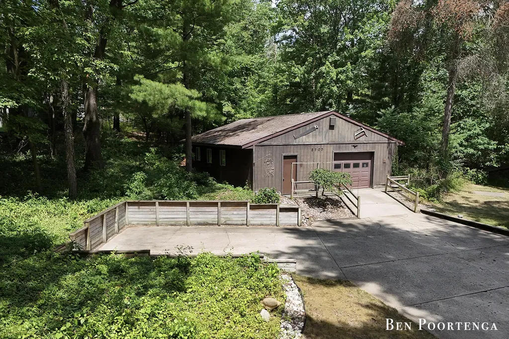 8707 White Fawn Trail NE Cannon Township MI 49341