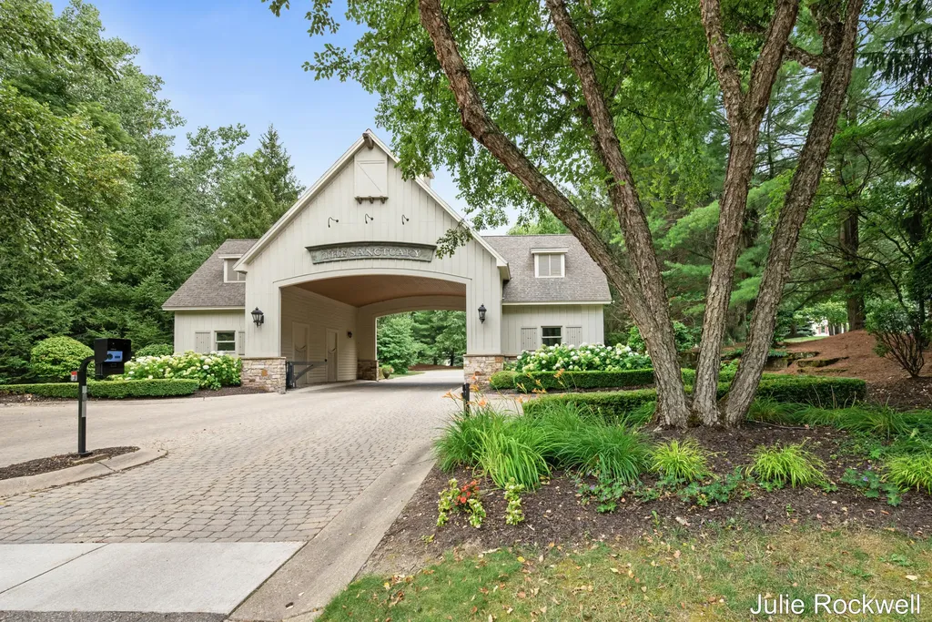 5575 Sanctuary Drive NE Ada Township MI 49301