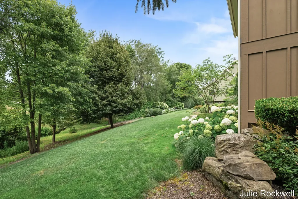 5575 Sanctuary Drive NE Ada Township MI 49301