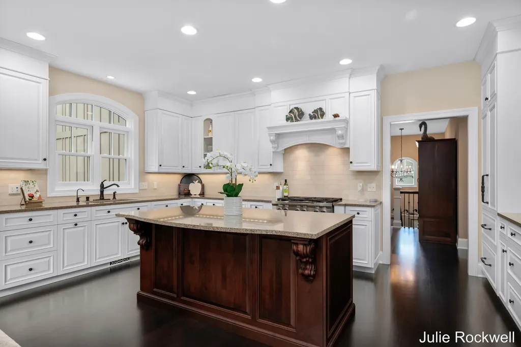 5575 Sanctuary Drive NE Ada Township MI 49301
