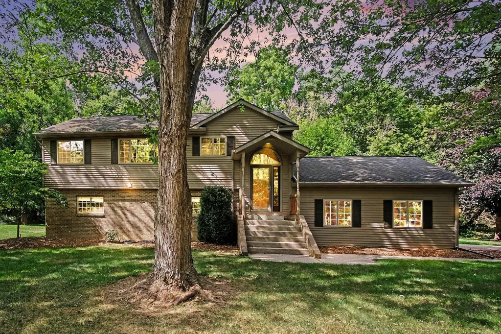 10725 Freeport Avenue Bowne Township MI 49325