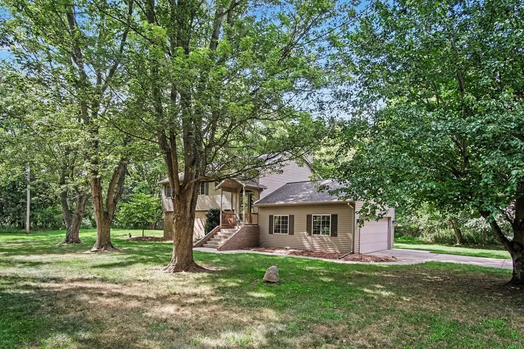 10725 Freeport Avenue Bowne Township MI 49325