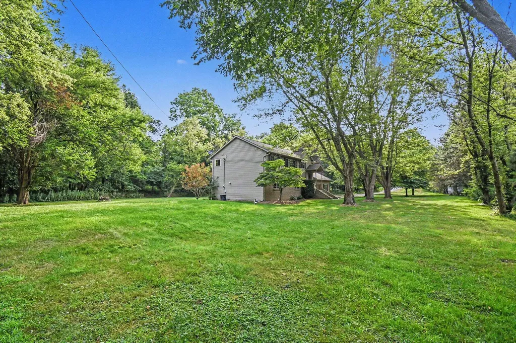 10725 Freeport Avenue Bowne Township MI 49325