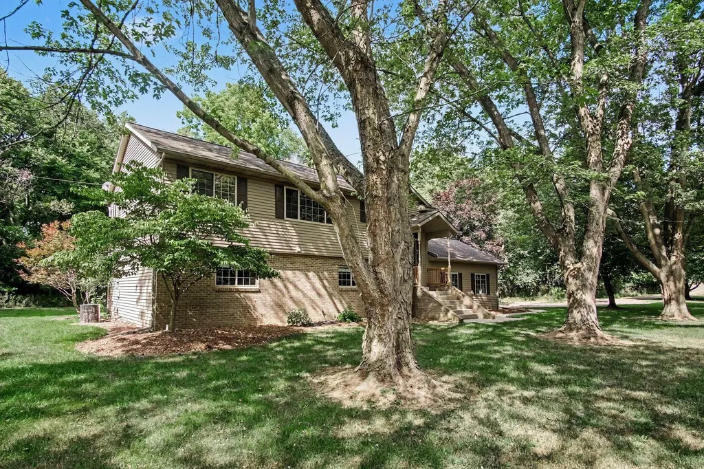 10725 Freeport Avenue Bowne Township MI 49325