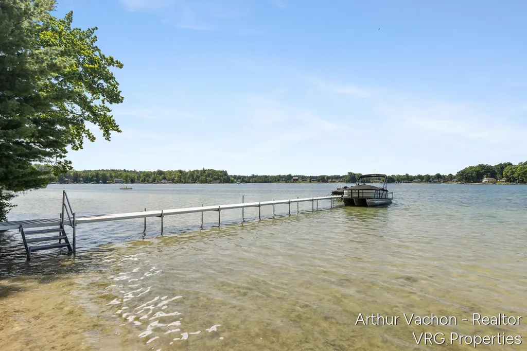 5722 El Camino Drive Croton Township MI 49337