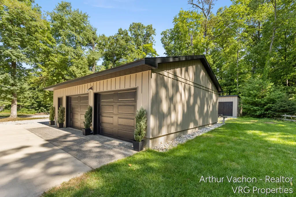 5722 El Camino Drive Croton Township MI 49337