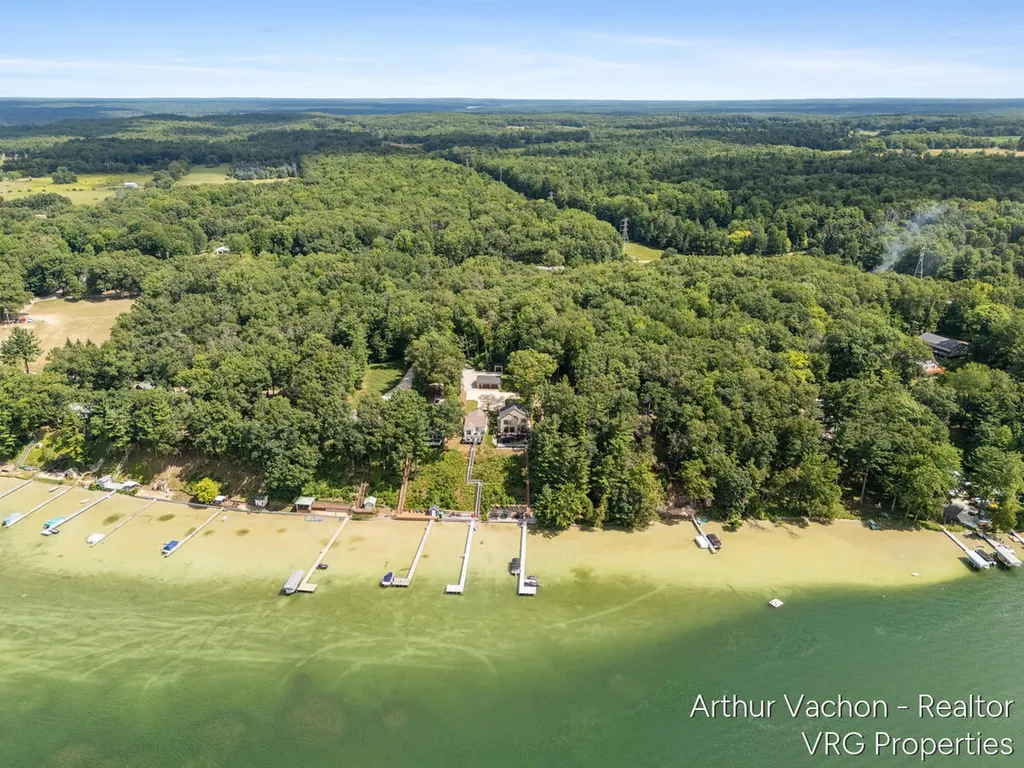 5722 El Camino Drive Croton Township MI 49337