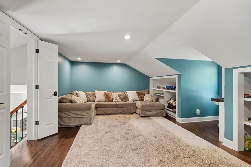 932 Floral Avenue SE East Grand Rapids City MI 49506