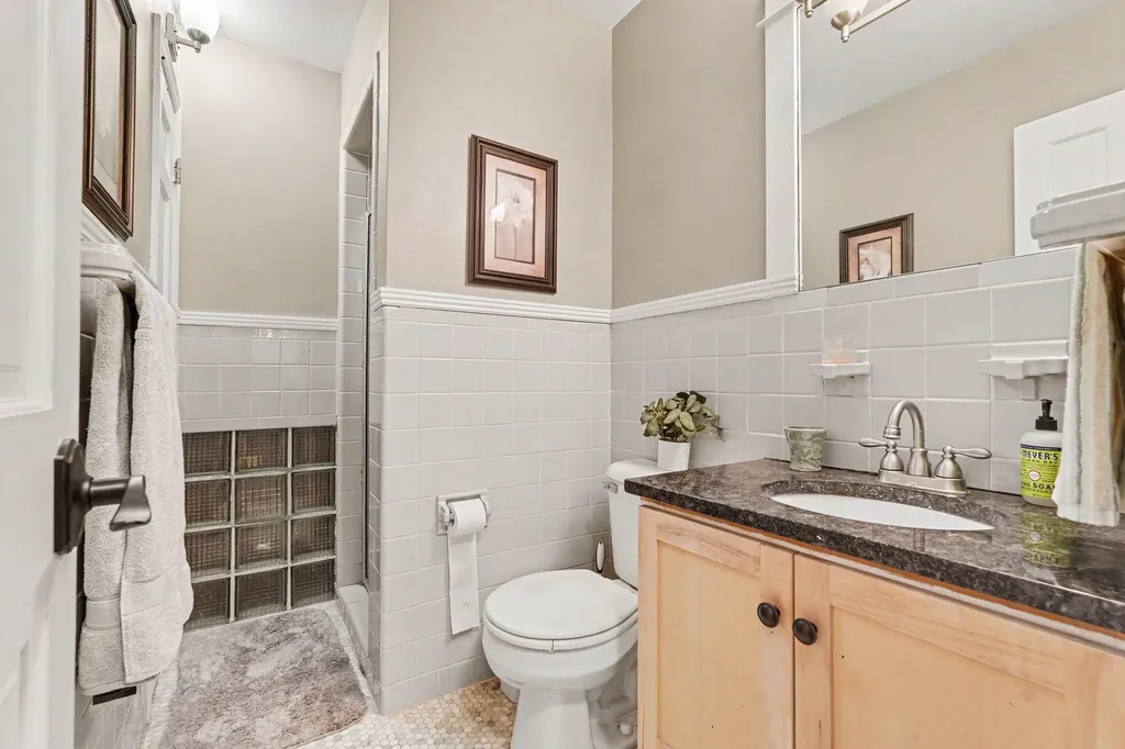 932 Floral Avenue SE East Grand Rapids City MI 49506