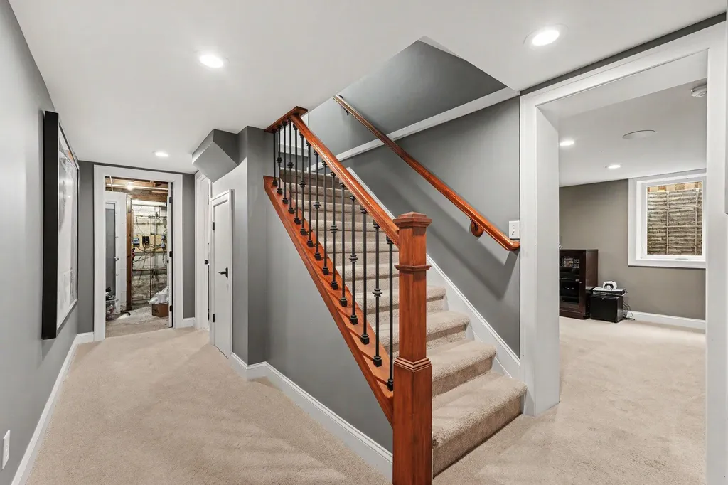 932 Floral Avenue SE East Grand Rapids City MI 49506