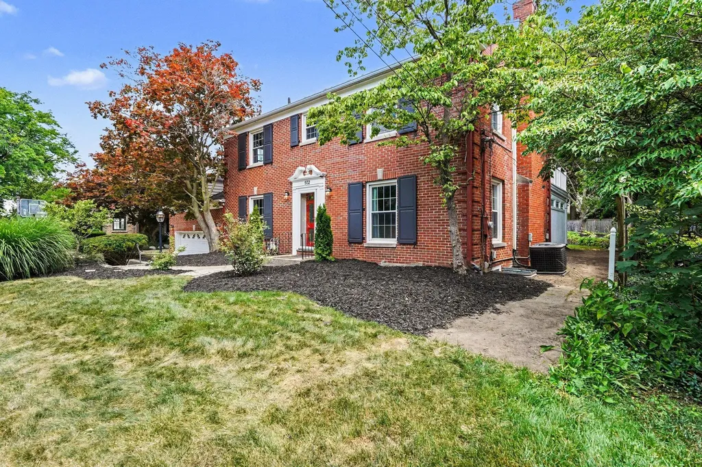 932 Floral Avenue SE East Grand Rapids City MI 49506