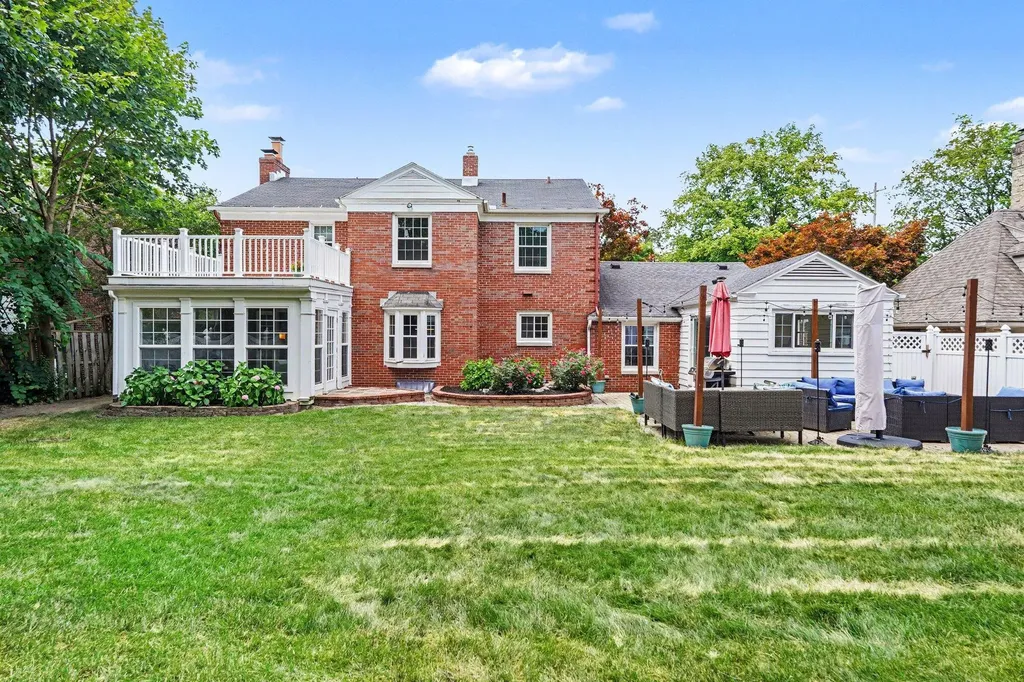 932 Floral Avenue SE East Grand Rapids City MI 49506