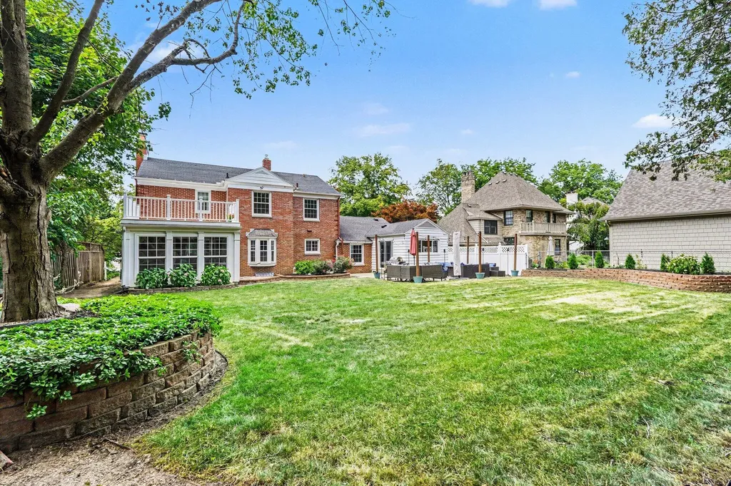 932 Floral Avenue SE East Grand Rapids City MI 49506