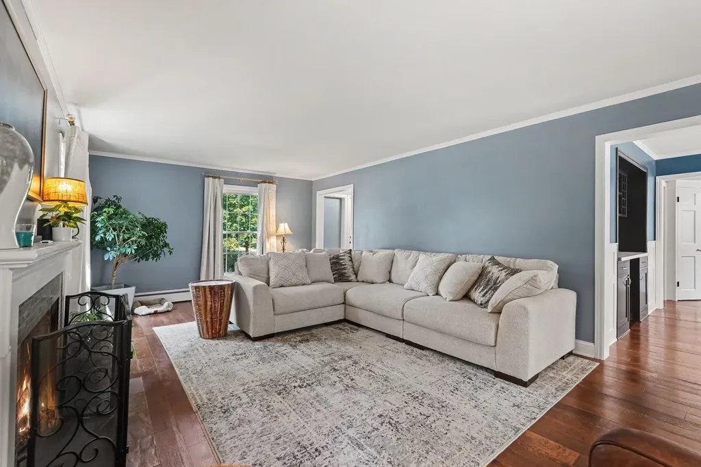 932 Floral Avenue SE East Grand Rapids City MI 49506