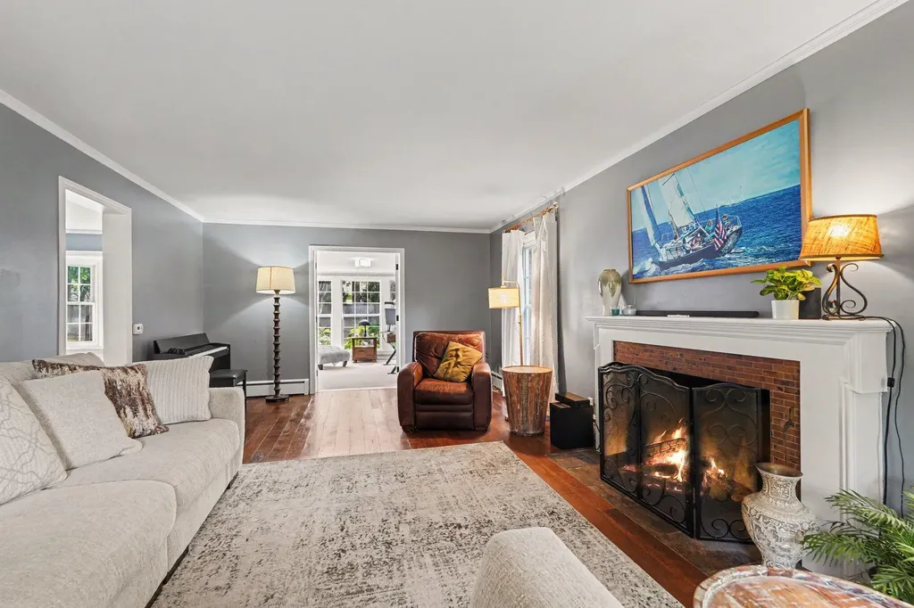 932 Floral Avenue SE East Grand Rapids City MI 49506