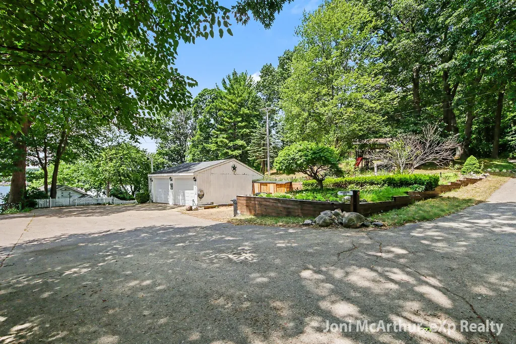11613 Orchard Park Drive NE Algoma Township MI 49345