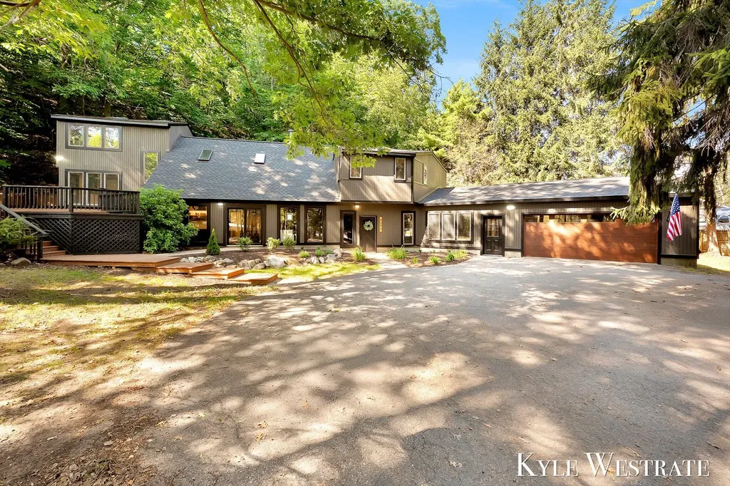 6093 Ridgeview Drive Norton Shores City MI 49441