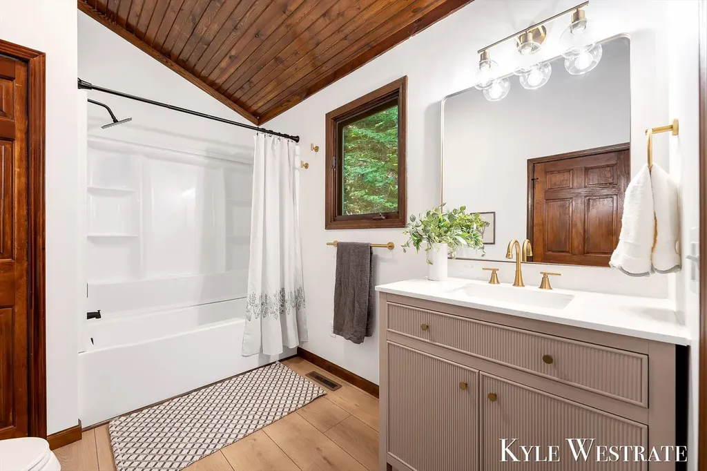 6093 Ridgeview Drive Norton Shores City MI 49441