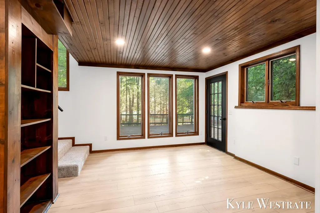 6093 Ridgeview Drive Norton Shores City MI 49441