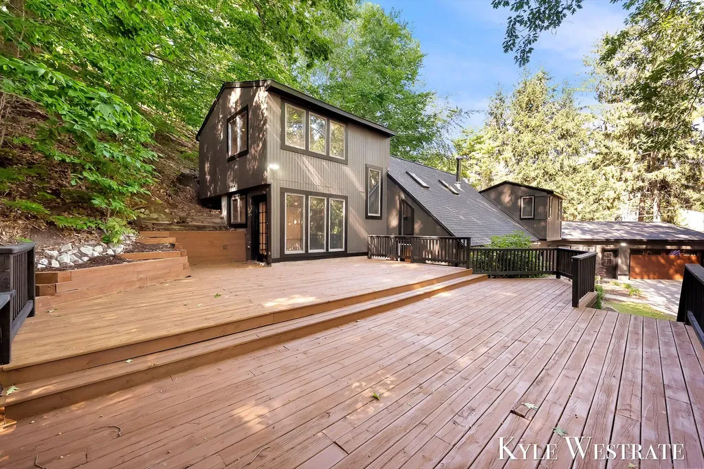 6093 Ridgeview Drive Norton Shores City MI 49441