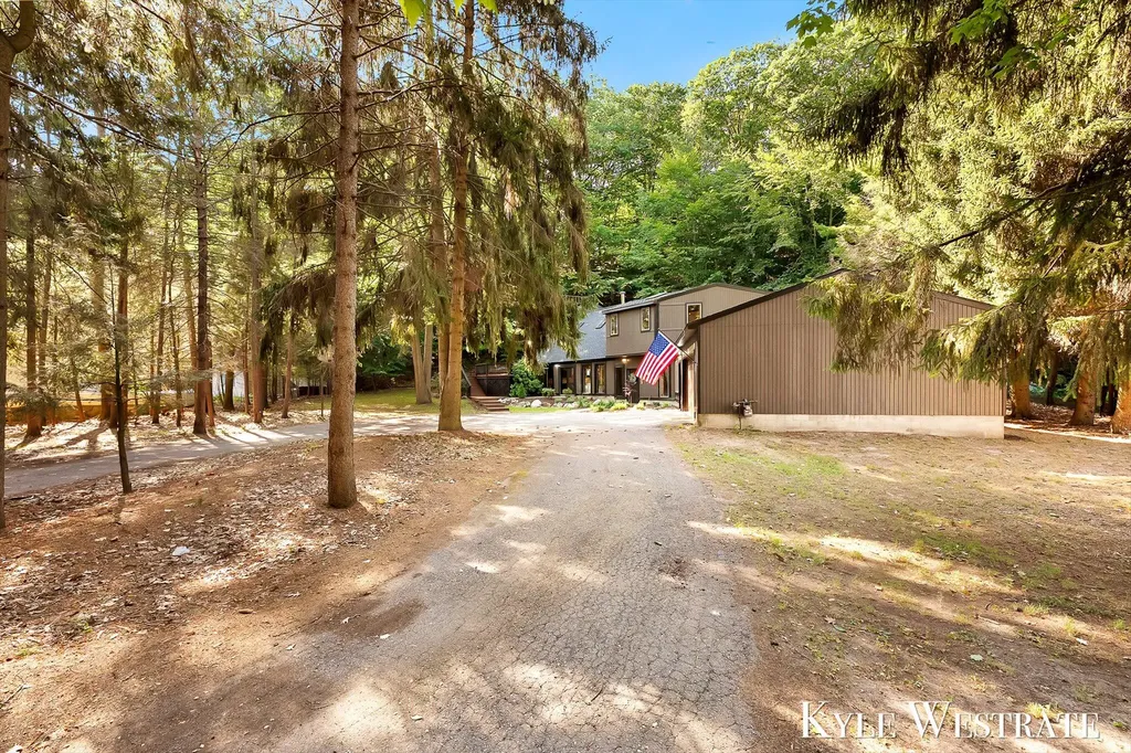 6093 Ridgeview Drive Norton Shores City MI 49441