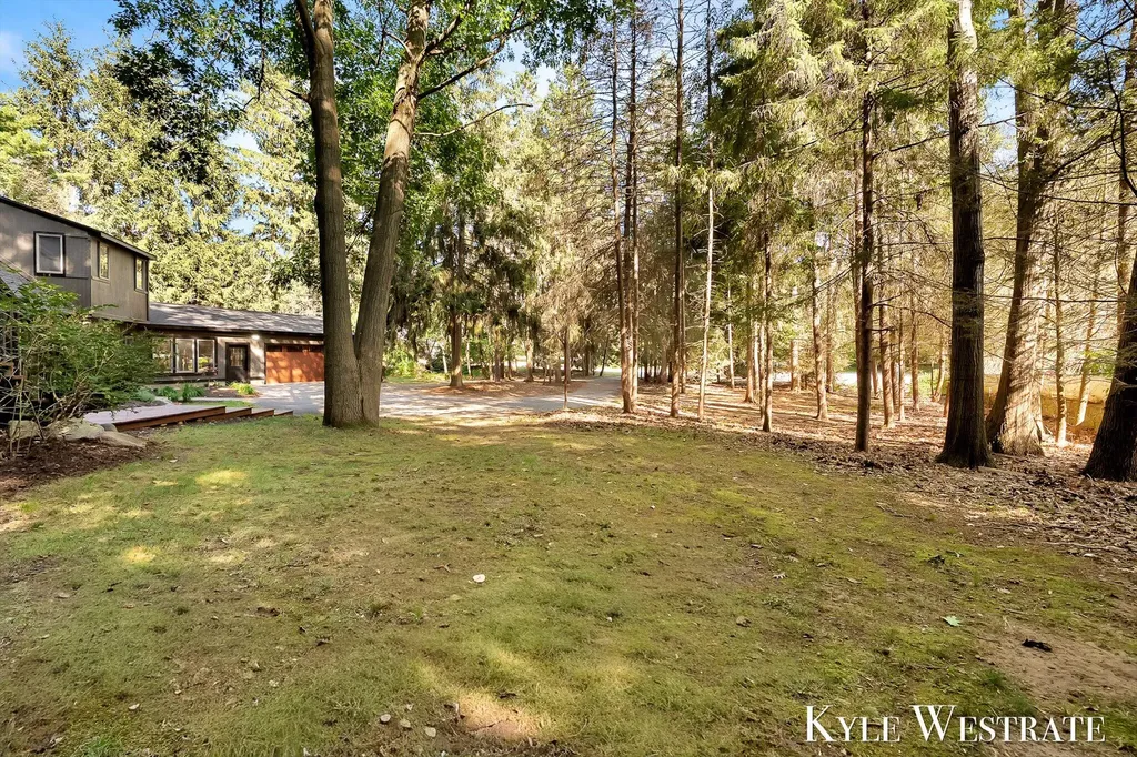 6093 Ridgeview Drive Norton Shores City MI 49441