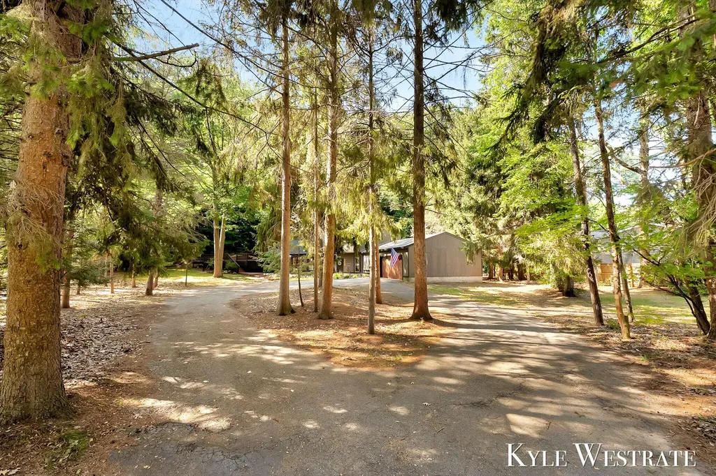 6093 Ridgeview Drive Norton Shores City MI 49441