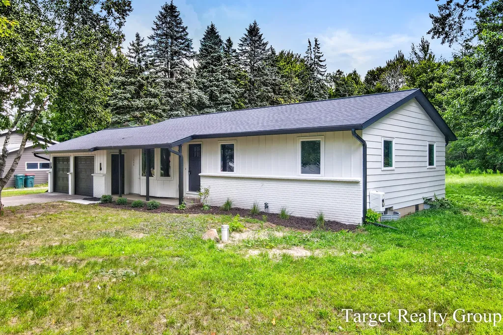 11648 Woodgate Drive NW Tallmadge Charter Township MI 49534