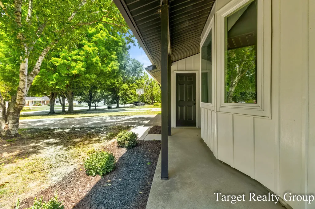 11648 Woodgate Drive NW Tallmadge Charter Township MI 49534
