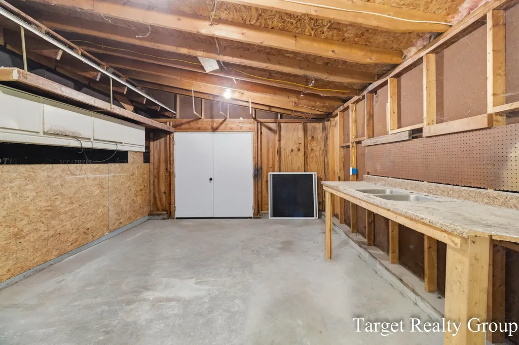 11648 Woodgate Drive NW Tallmadge Charter Township MI 49534