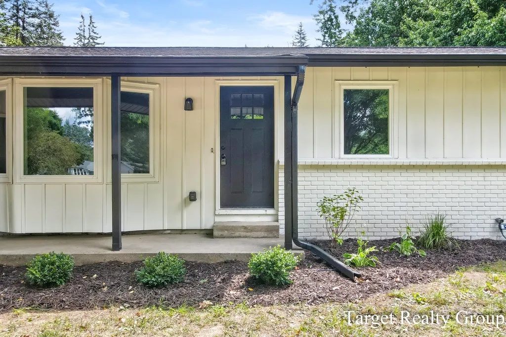 11648 Woodgate Drive NW Tallmadge Charter Township MI 49534