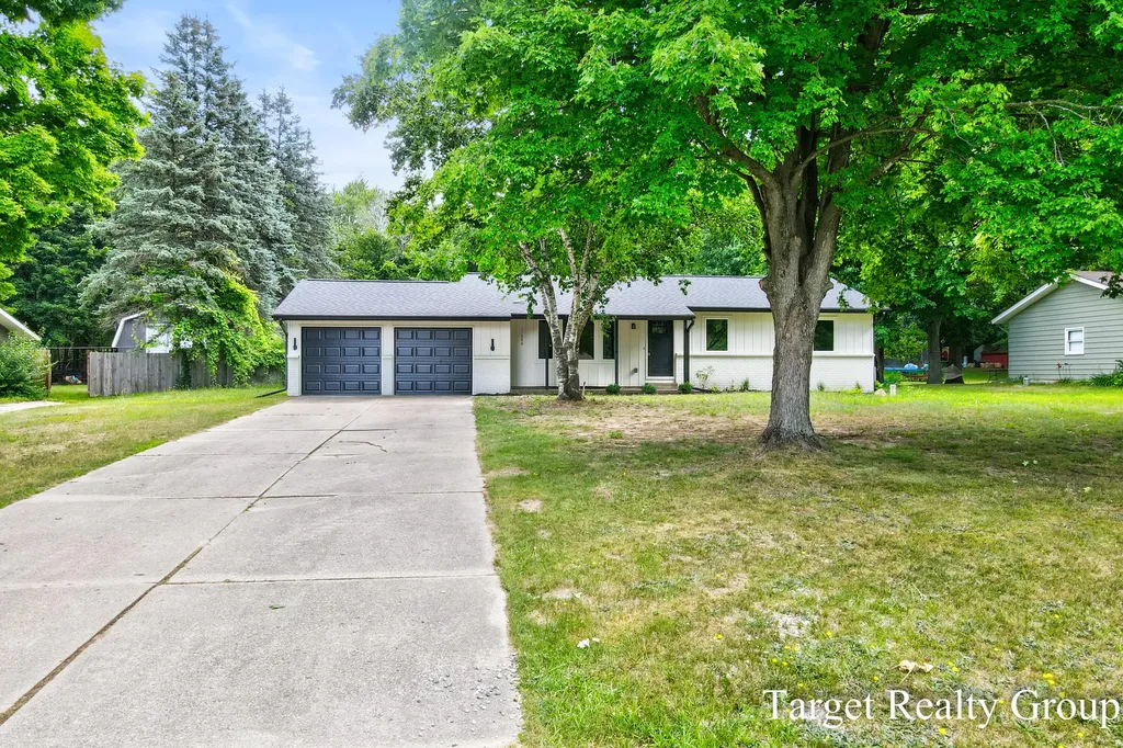 11648 Woodgate Drive NW Tallmadge Charter Township MI 49534
