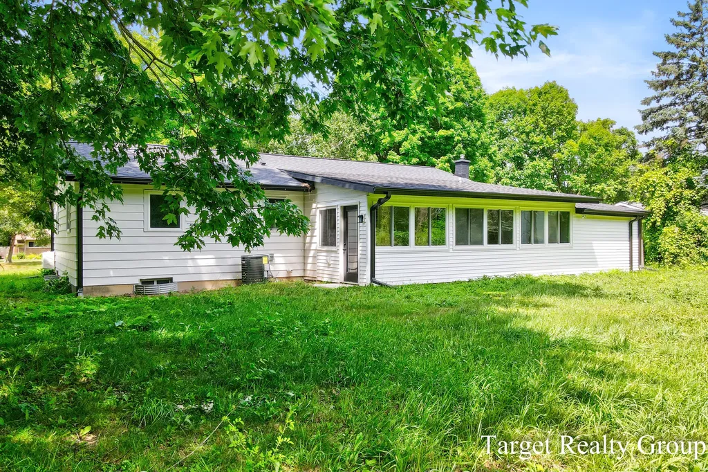 11648 Woodgate Drive NW Tallmadge Charter Township MI 49534