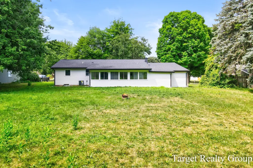 11648 Woodgate Drive NW Tallmadge Charter Township MI 49534