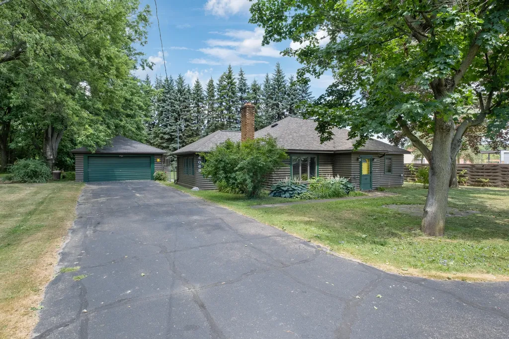 4069 NW Richmond Street NW Walker City MI 49534