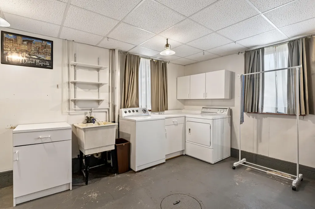 4069 NW Richmond Street NW Walker City MI 49534