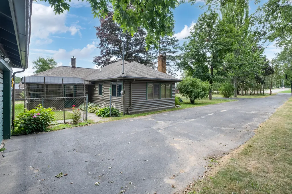 4069 NW Richmond Street NW Walker City MI 49534
