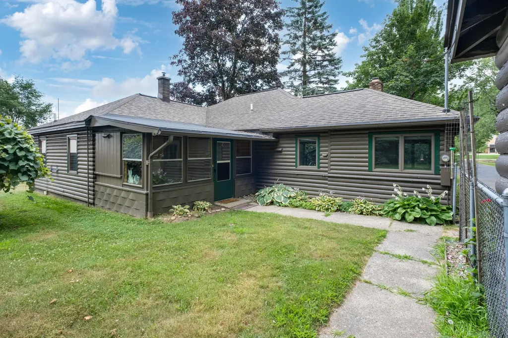 4069 NW Richmond Street NW Walker City MI 49534