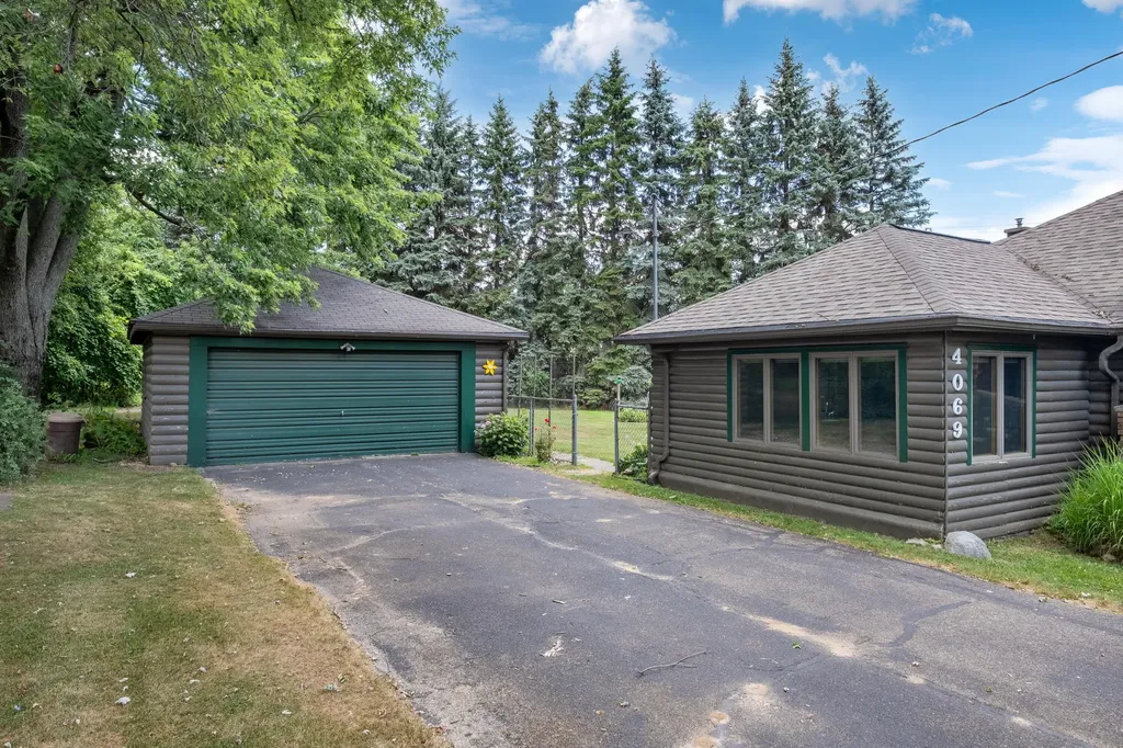 4069 NW Richmond Street NW Walker City MI 49534