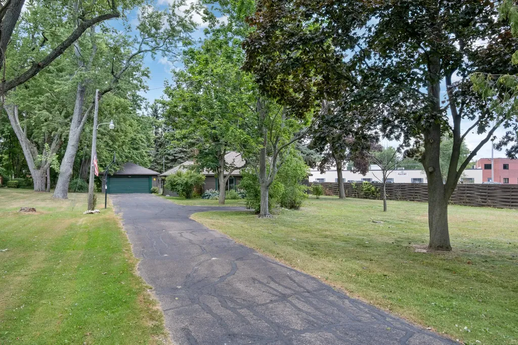 4069 NW Richmond Street NW Walker City MI 49534
