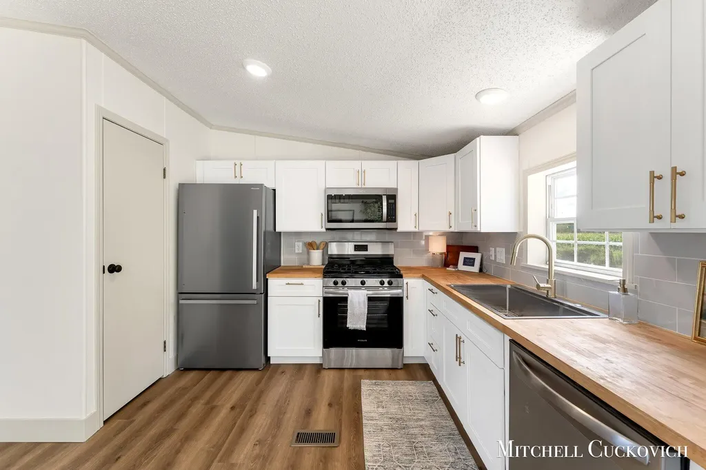 7110 W 44th Street Dayton Township MI 49412